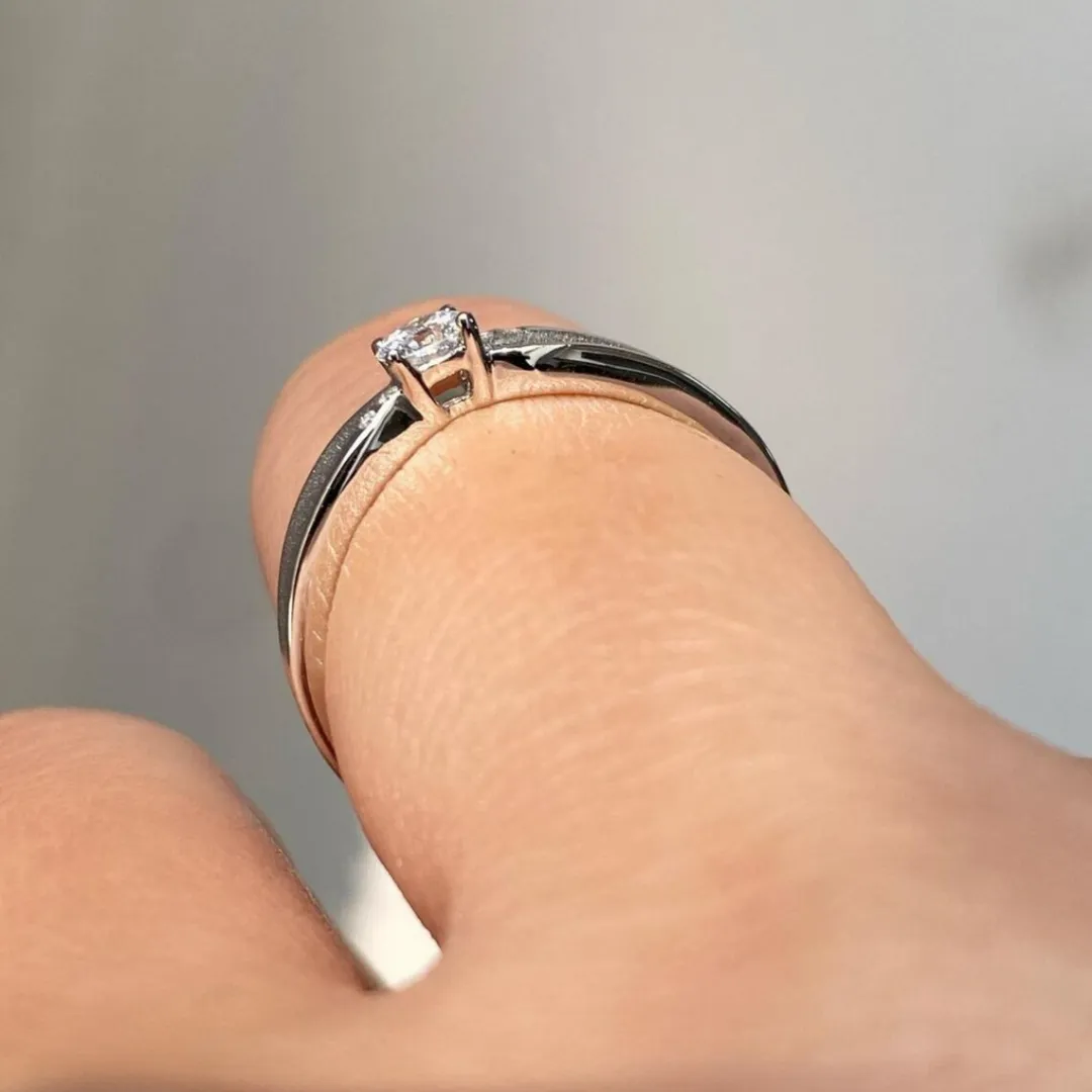 /public/photos/live/Round Cut Cluster Moissanite Engagement Ring 442 (5).webp